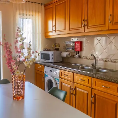 Moradia Valdemar Дом отдыха Назаре