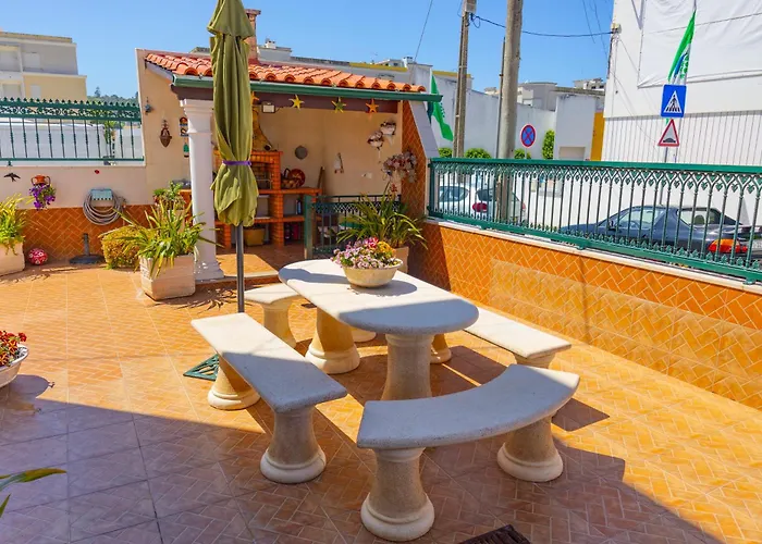 Moradia Valdemar Дом отдыха Назаре